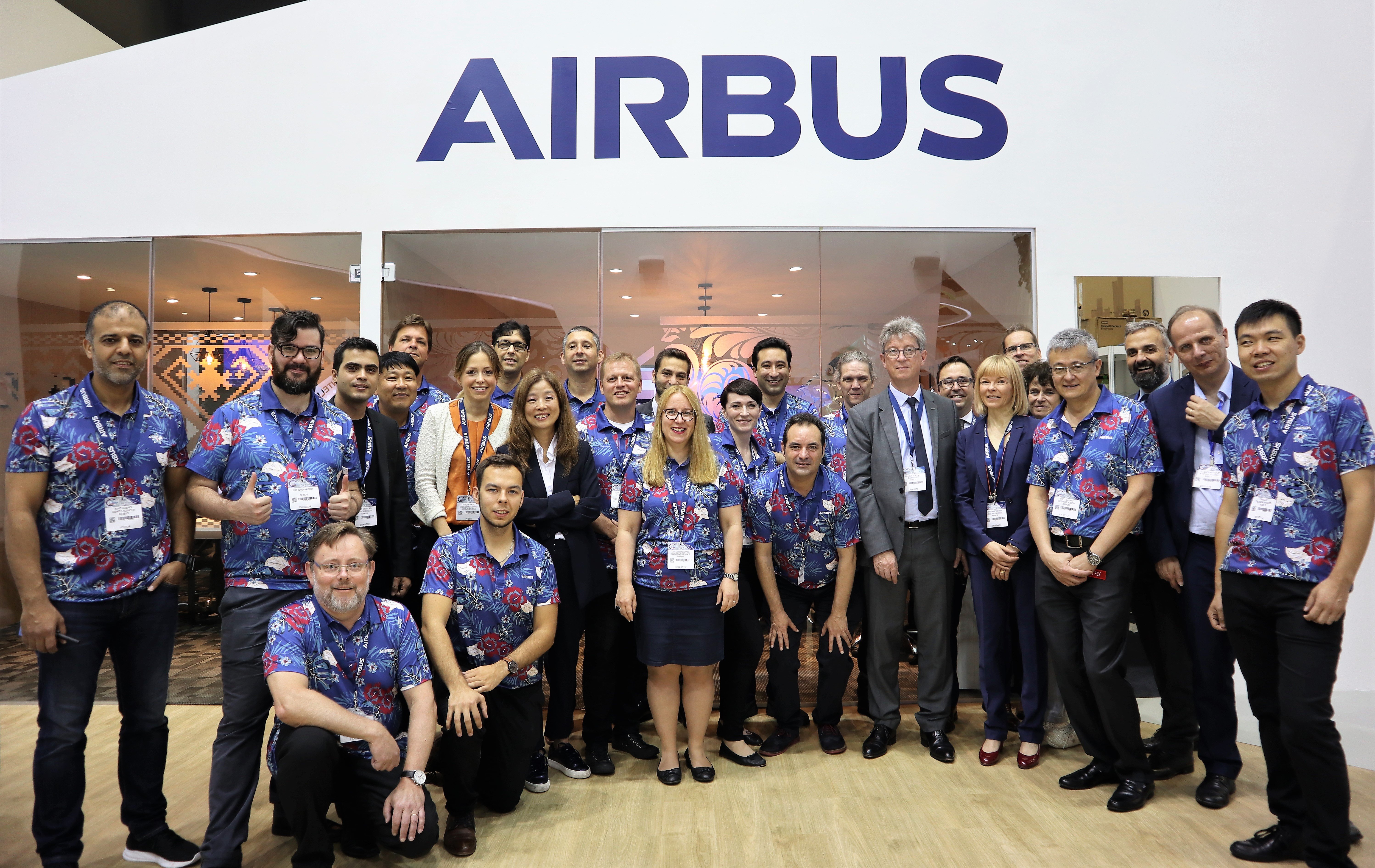 CCW2019 Airbus stand team photo IMG_0863 (2)
