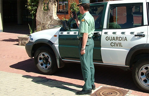 Spanish-Police-and vehicle-620x400.jpg