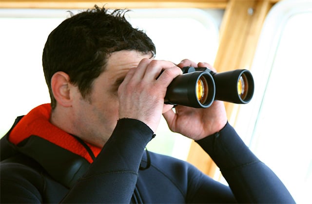 Man-watching-through-binoculars-640x420