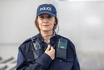 Police-woman-with-TETRA-radio-and-smartphone_339x229