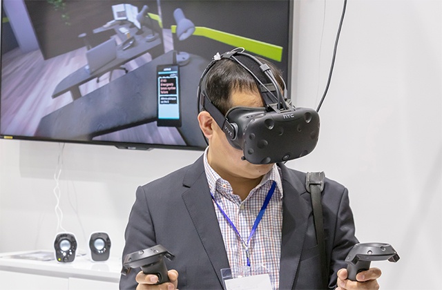 Man experiences virtual reality