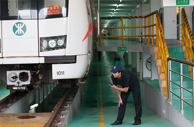 Shenzhen metro car and metro staff communicating safety information