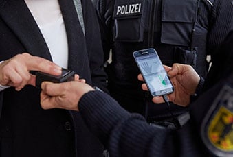 A German police officer using Secunet's bocoa app
