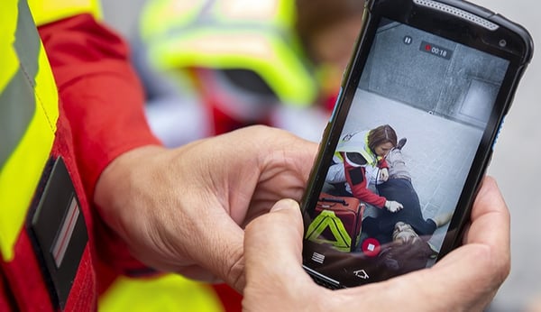 Rescue-person-with-smartphone-and-video_1000x447_2
