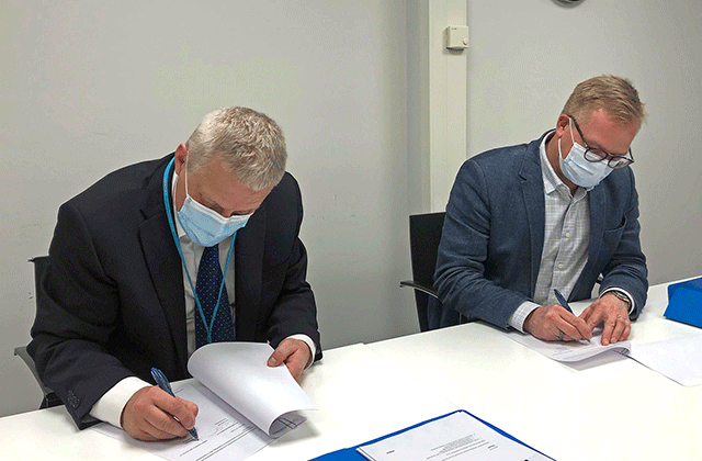 Airbus and Erillisverkot signing a contract with Virve 2.0 programme