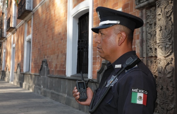 IRIS Mexico policeman 620x400.jpg