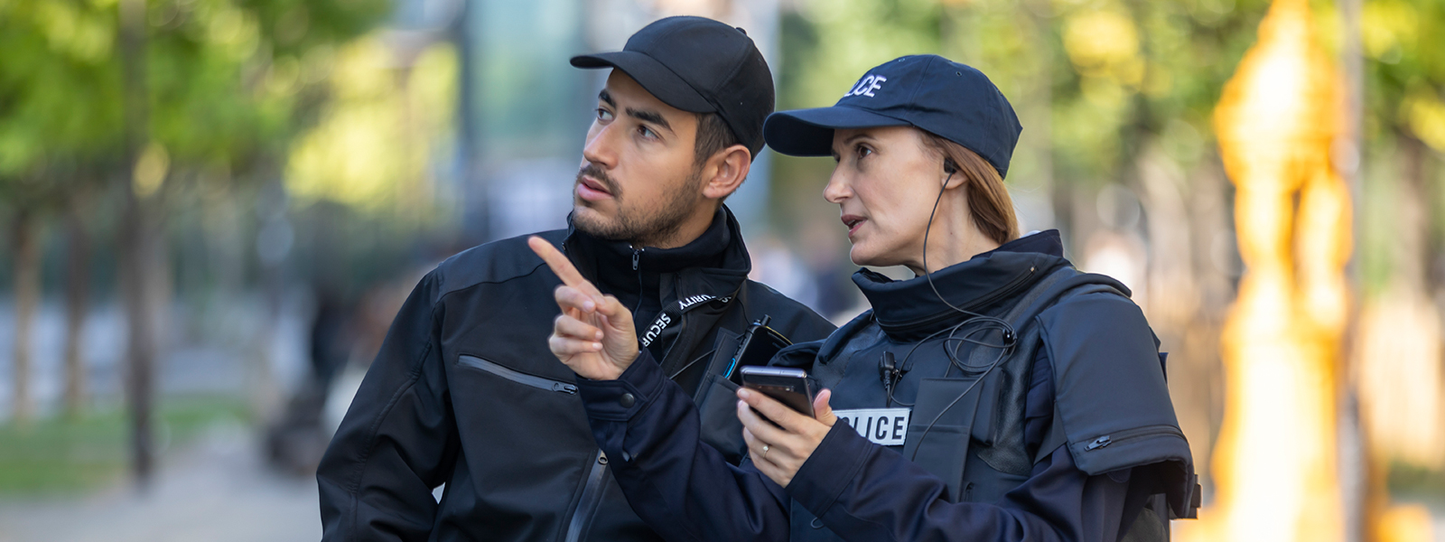 French-police-officers-with-smartphone-hero_1600x600